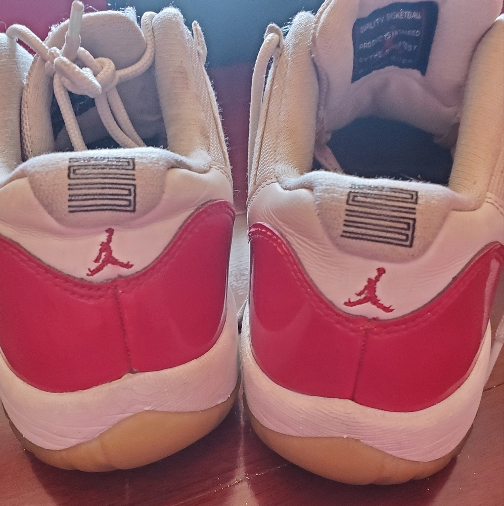 Cherry Nike - Picture 2 of 3